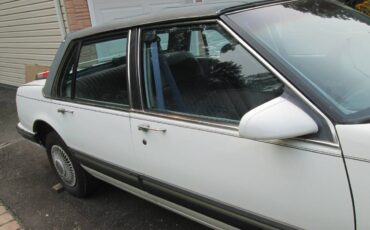Pontiac-bonneville-1987-white-4