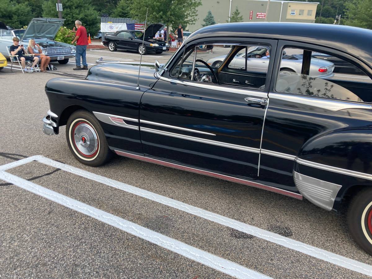 Pontiac-chieftain-1952-black-1