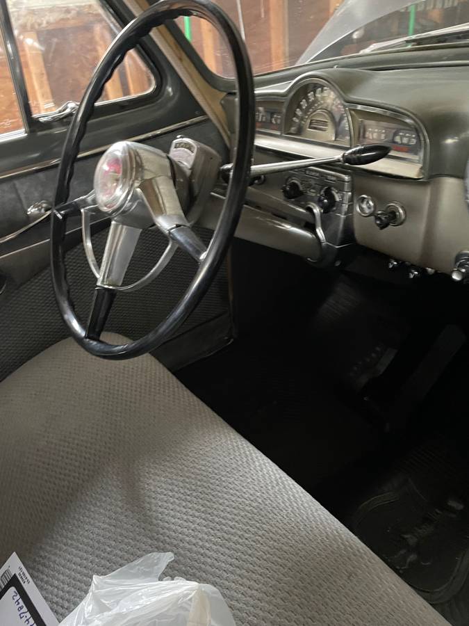 Pontiac-chieftain-1952-black-7