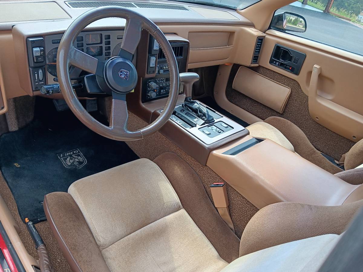 Pontiac-feiro-gt-1985-red-8