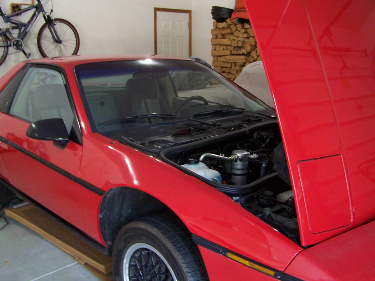Pontiac-fiero-1984-red-16
