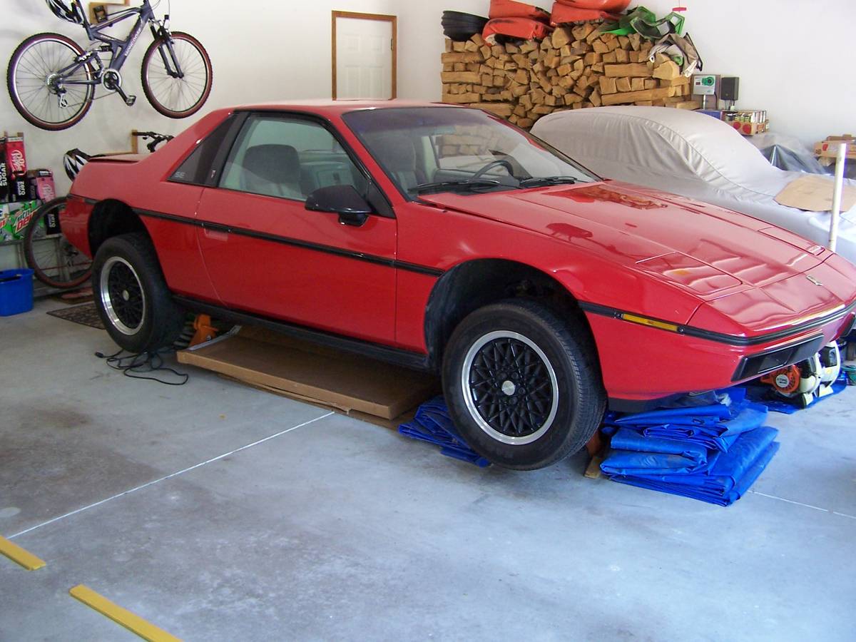 Pontiac-fiero-1984-red