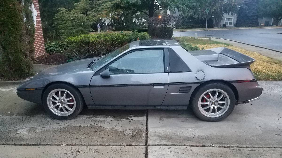 Pontiac-fiero-1985-grey