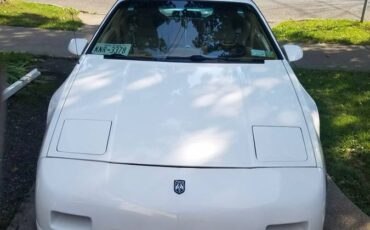 Pontiac-fiero-1986-white-2