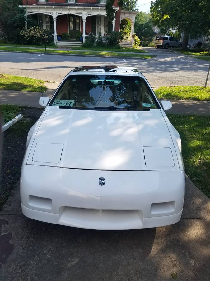 Pontiac-fiero-1986-white-2