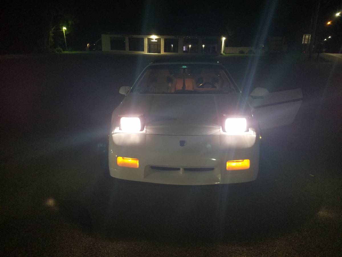 Pontiac-fiero-1986-white-4