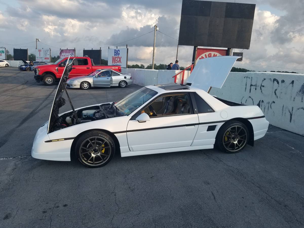 Pontiac-fiero-1986-white-6