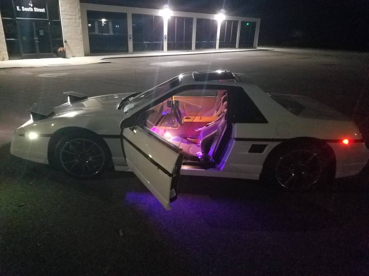 Pontiac-fiero-1986-white