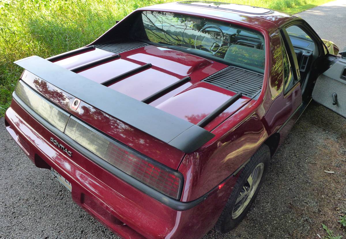Pontiac-fiero-1987-red-10