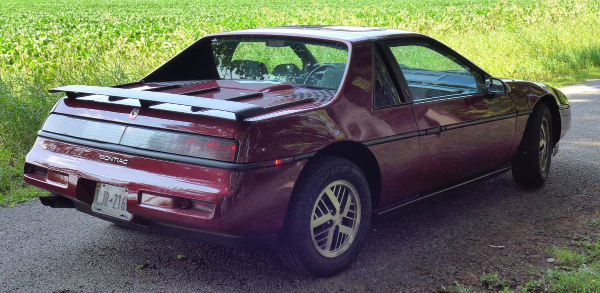 Pontiac-fiero-1987-red-15