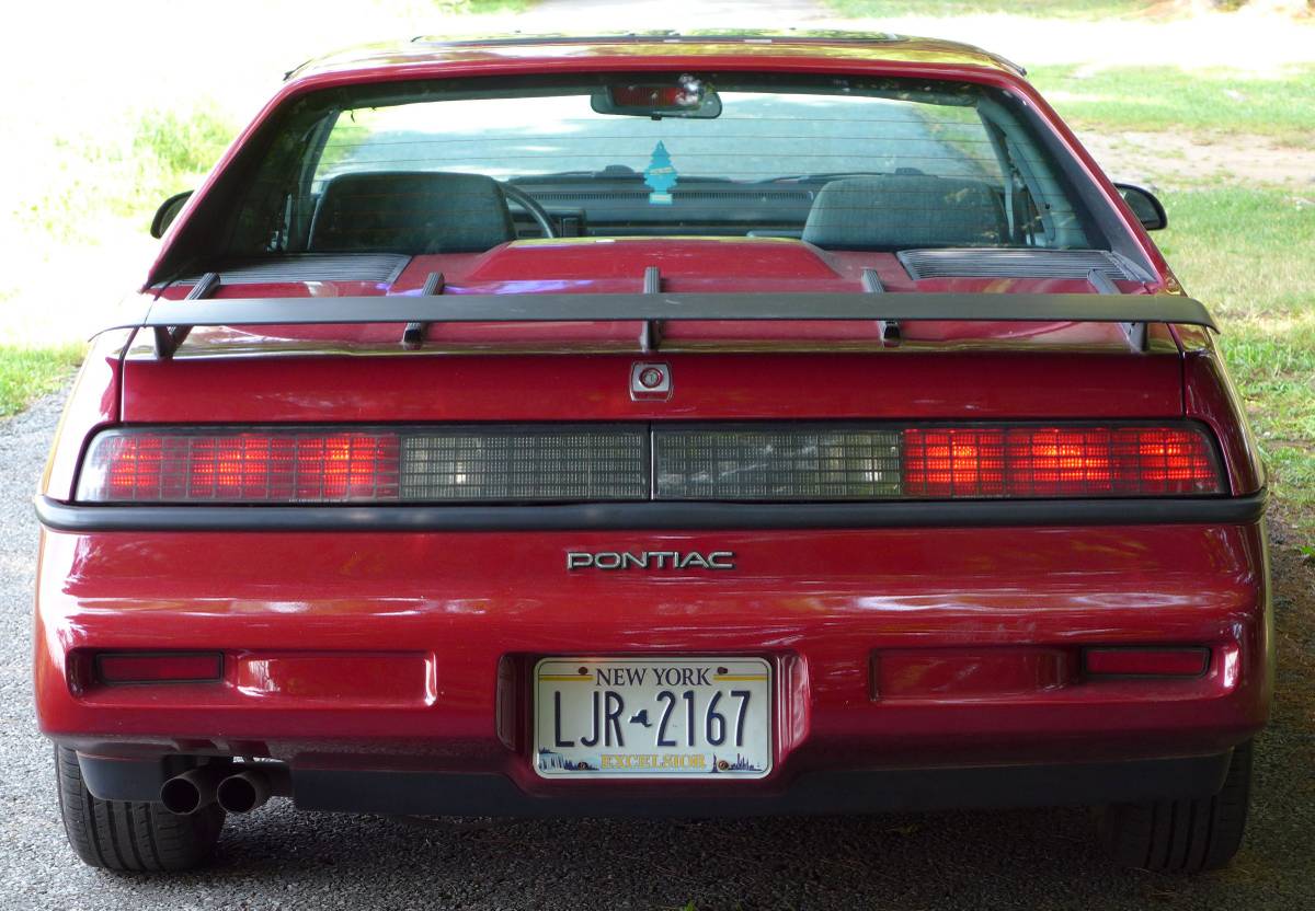 Pontiac-fiero-1987-red-16