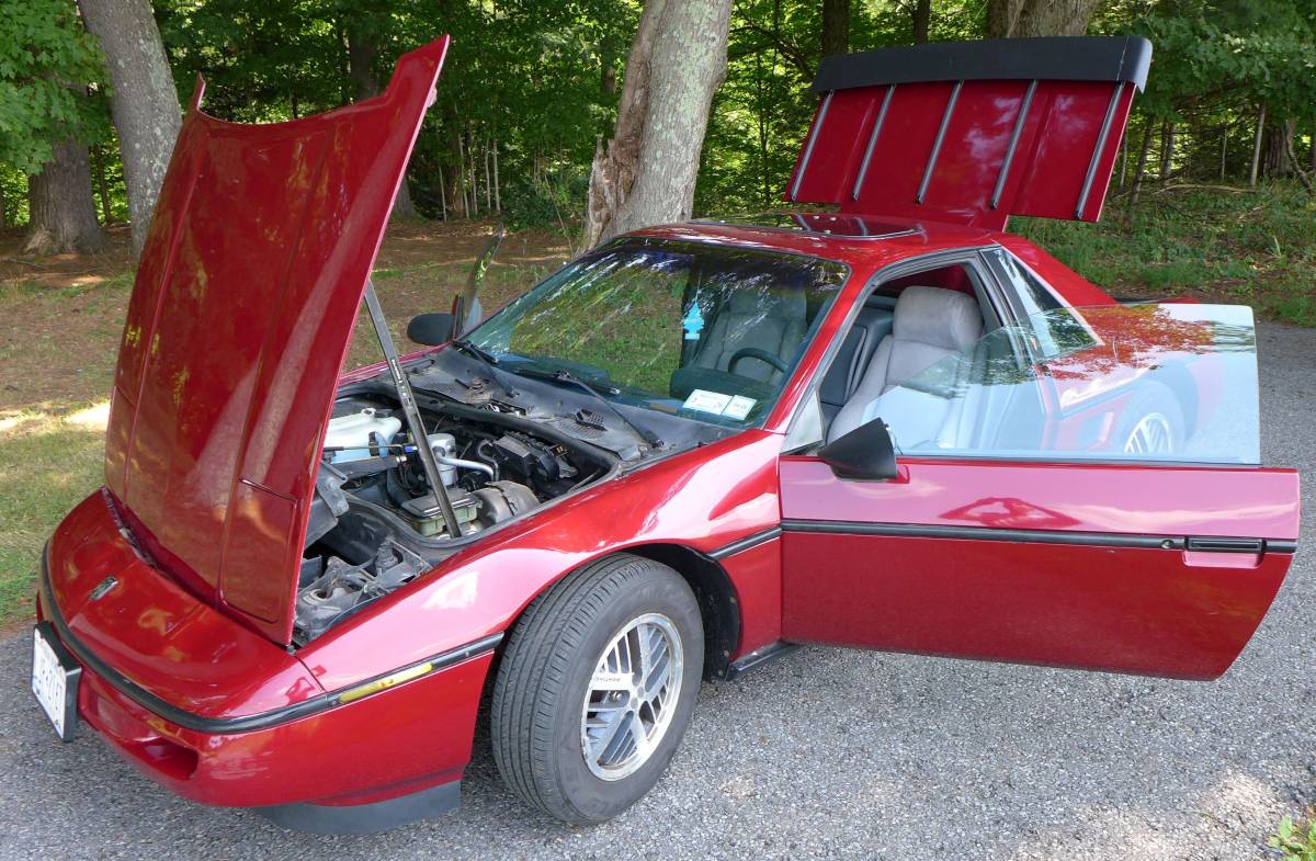 Pontiac-fiero-1987-red-17