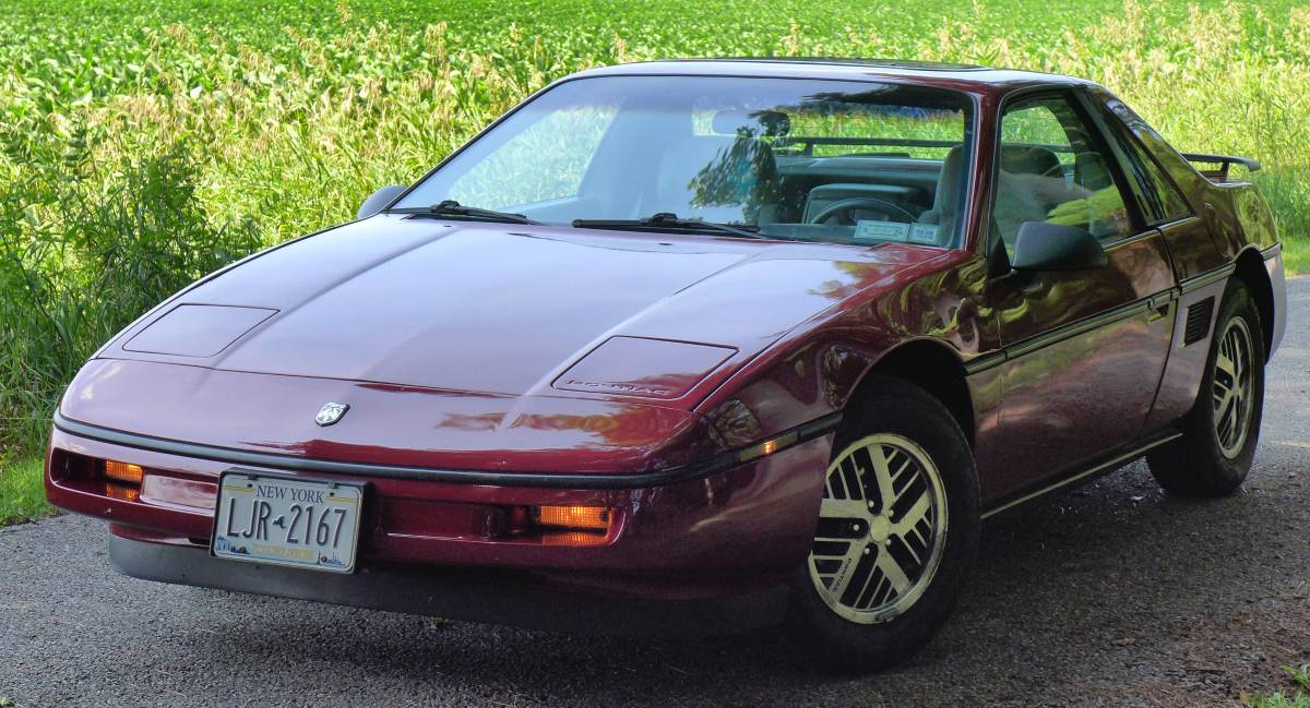 Pontiac-fiero-1987-red-2
