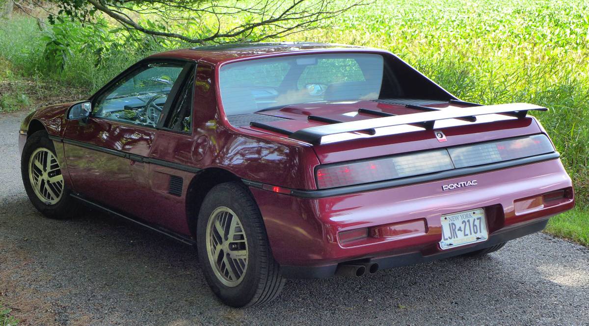 Pontiac-fiero-1987-red-3