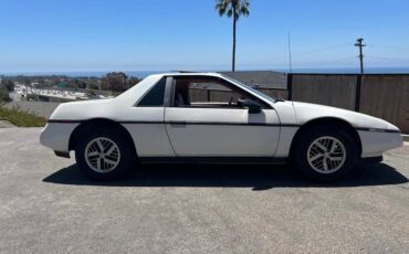 Pontiac-fiero-1988-white-3