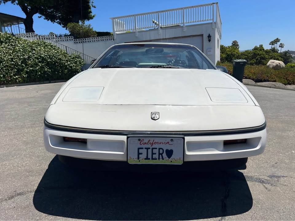 Pontiac-fiero-1988-white-5