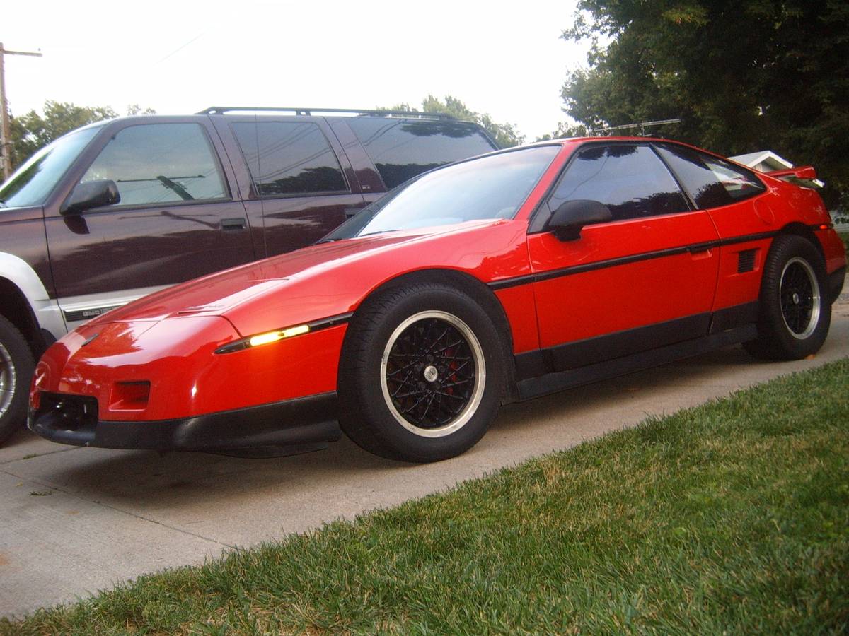 Pontiac-fiero-gt-1986-red-3