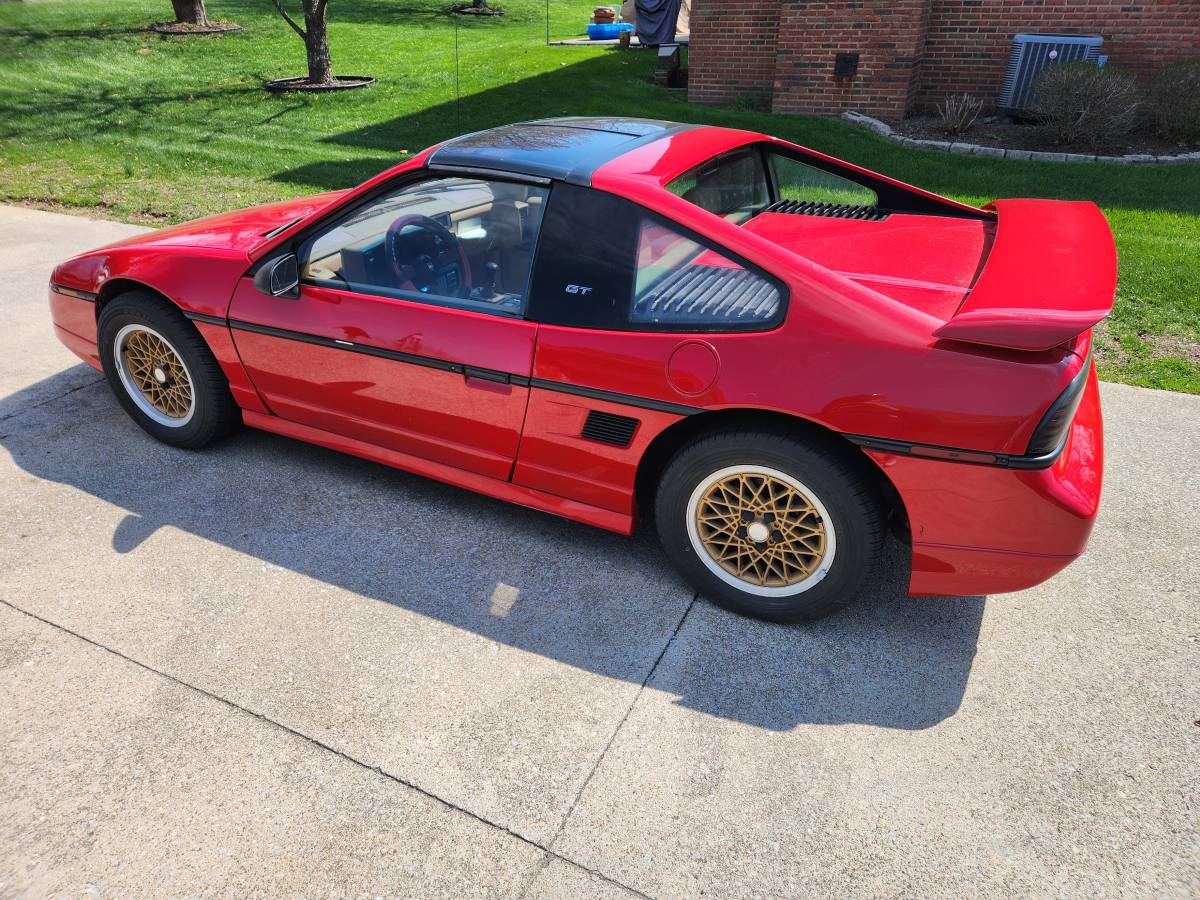 Pontiac-fiero-gt-1988-red-13
