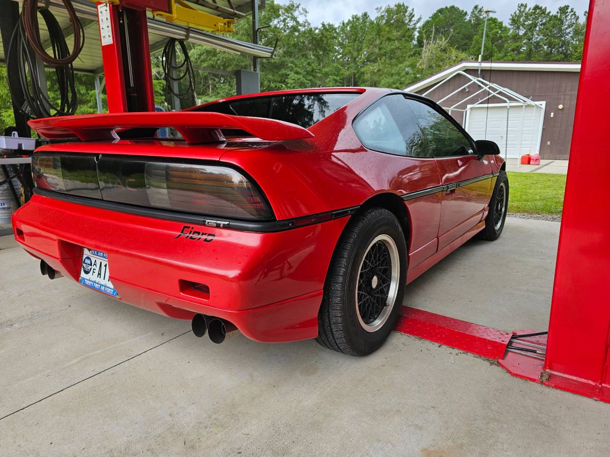 Pontiac-fiero-gt-1988-red-2