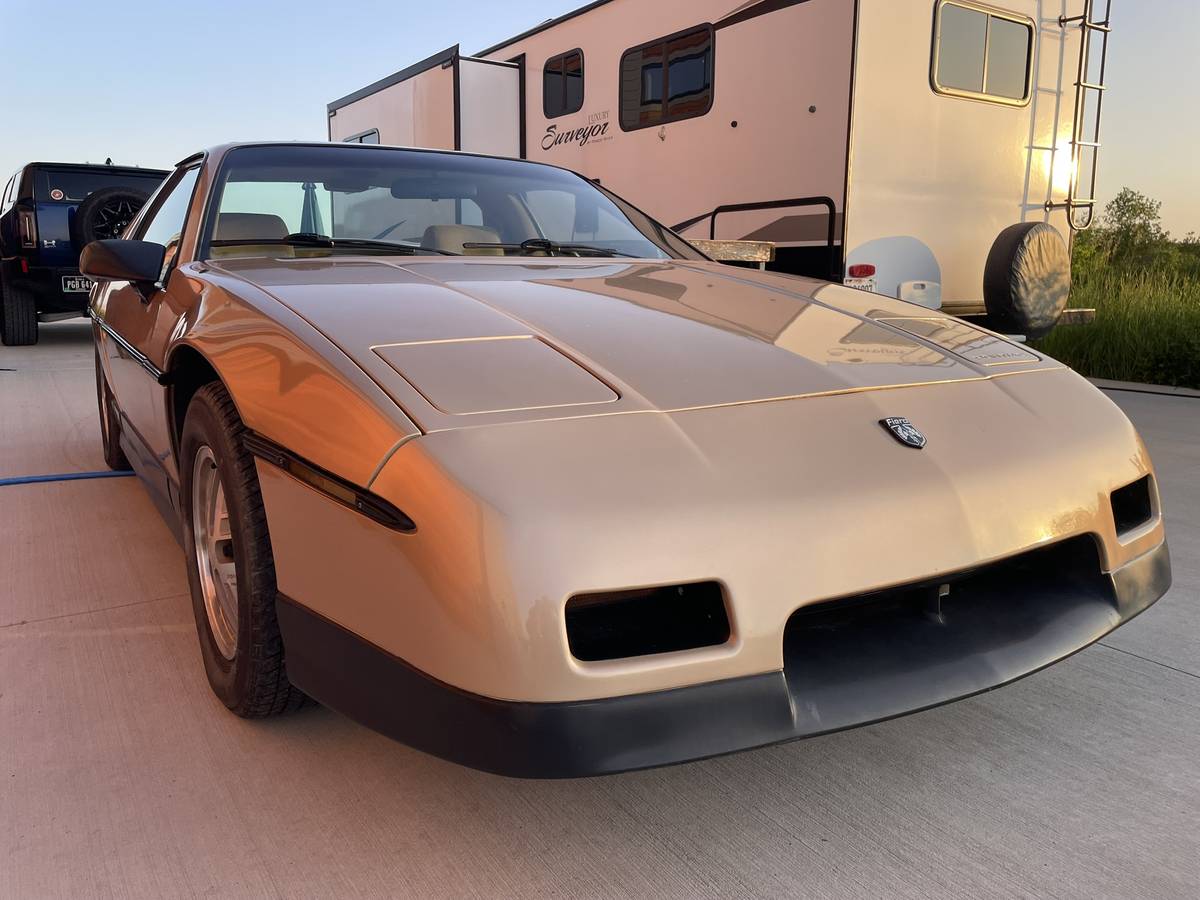 Pontiac-fiero-se-1987-16