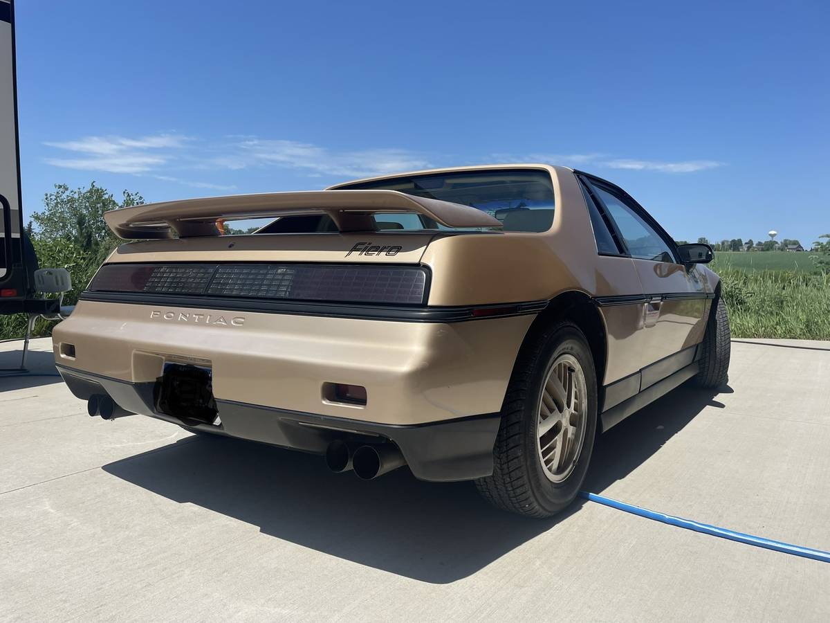 Pontiac-fiero-se-1987-2