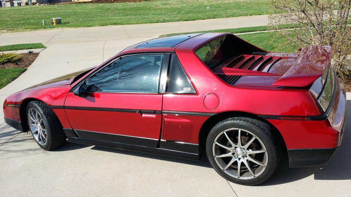 Pontiac-fiero-se-1987-red-2