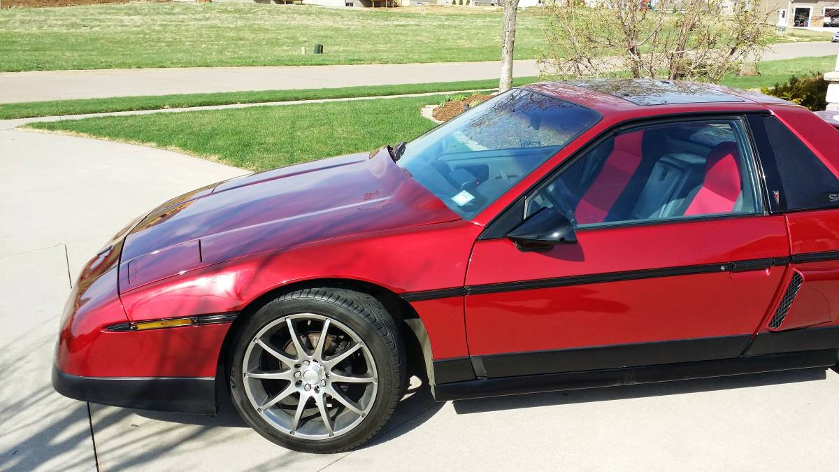 Pontiac-fiero-se-1987-red-7