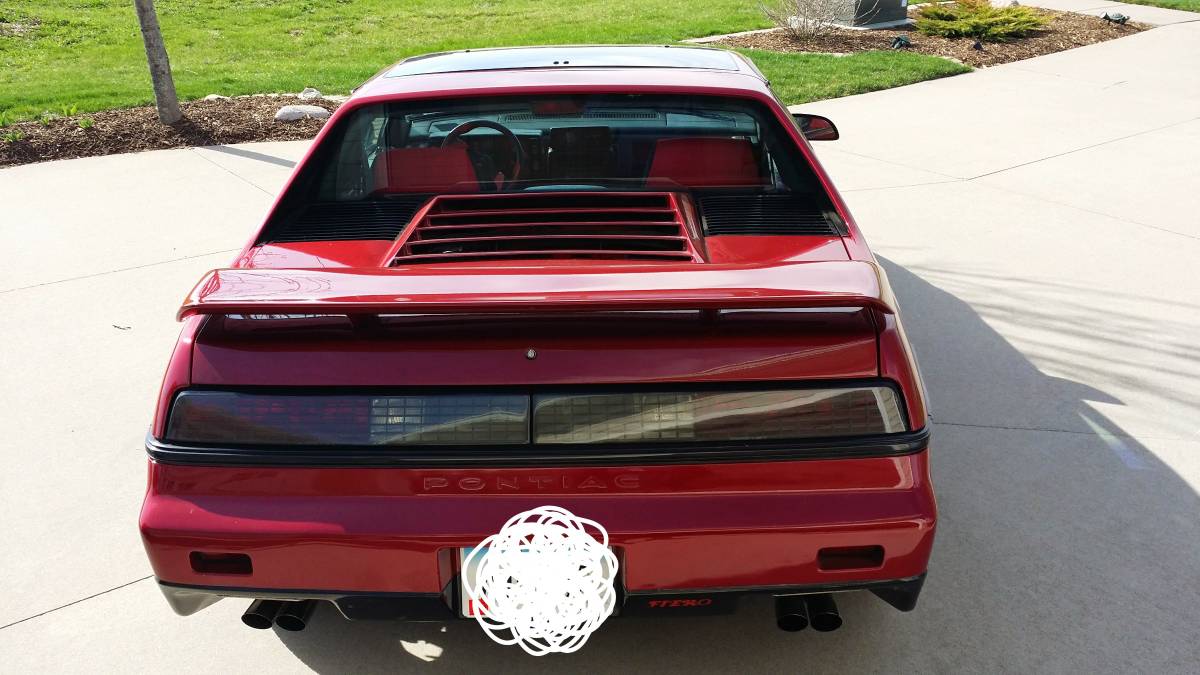 Pontiac-fiero-se-1987-red