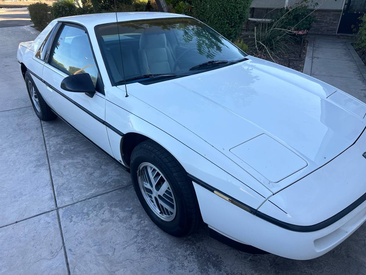 Pontiac-fierro-1987-white-1