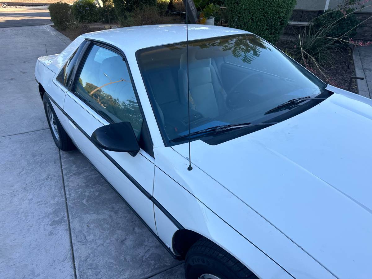 Pontiac-fierro-1987-white-2