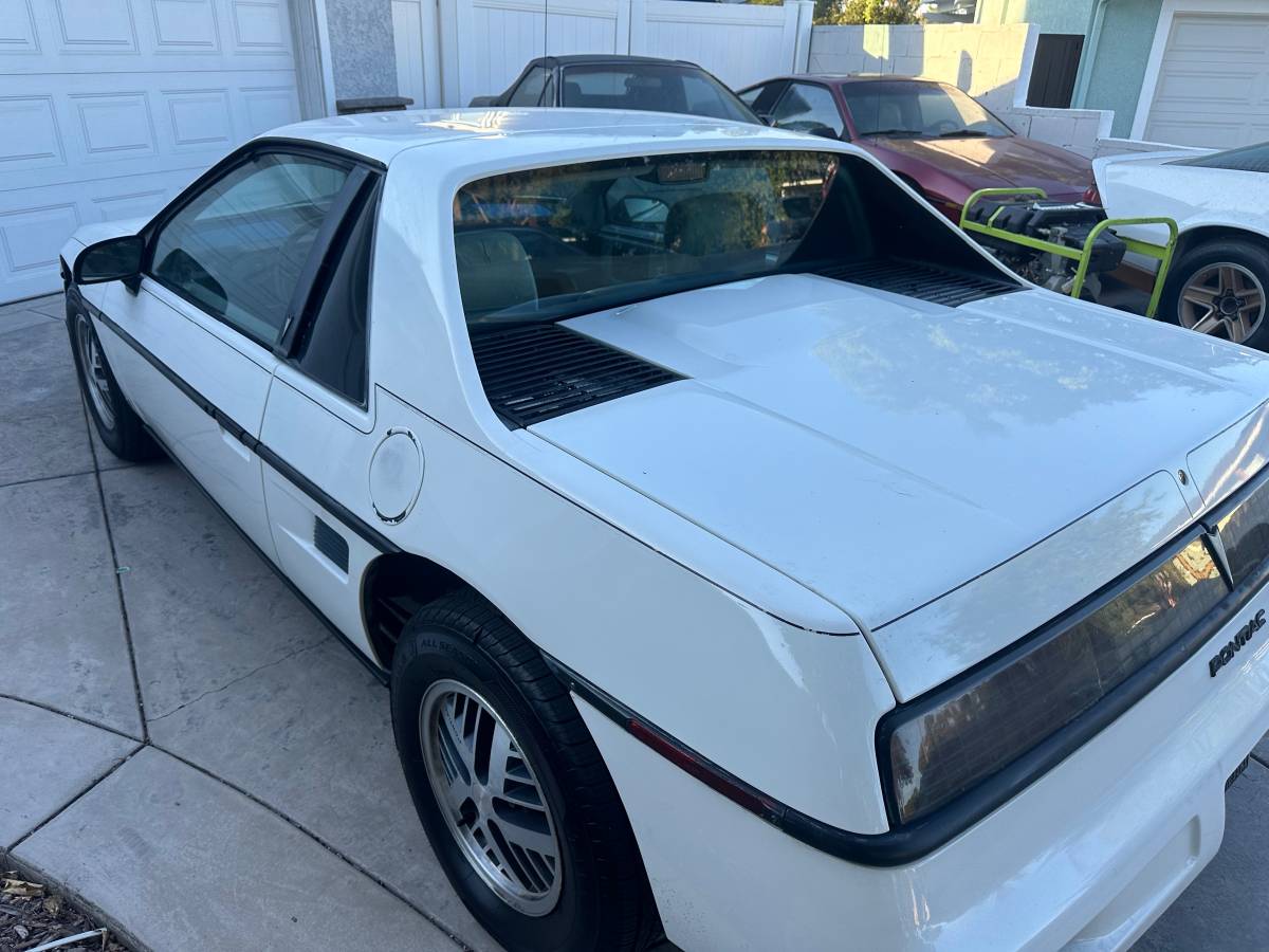 Pontiac-fierro-1987-white-4