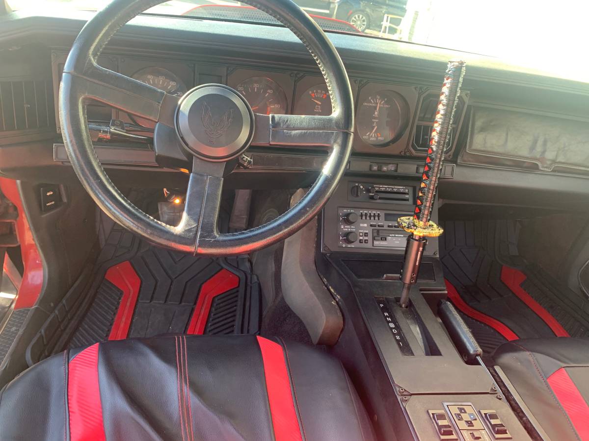 Pontiac-firebird-1984-5