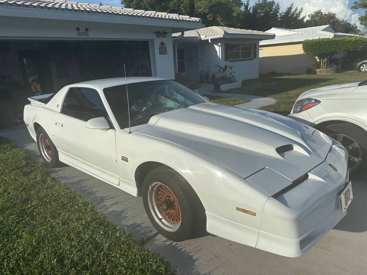 Pontiac-firebird-1984-white-2