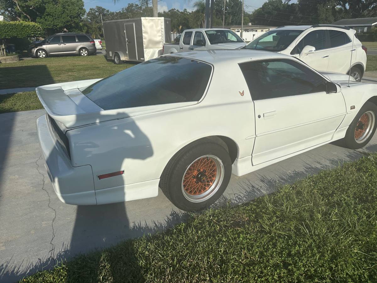 Pontiac-firebird-1984-white