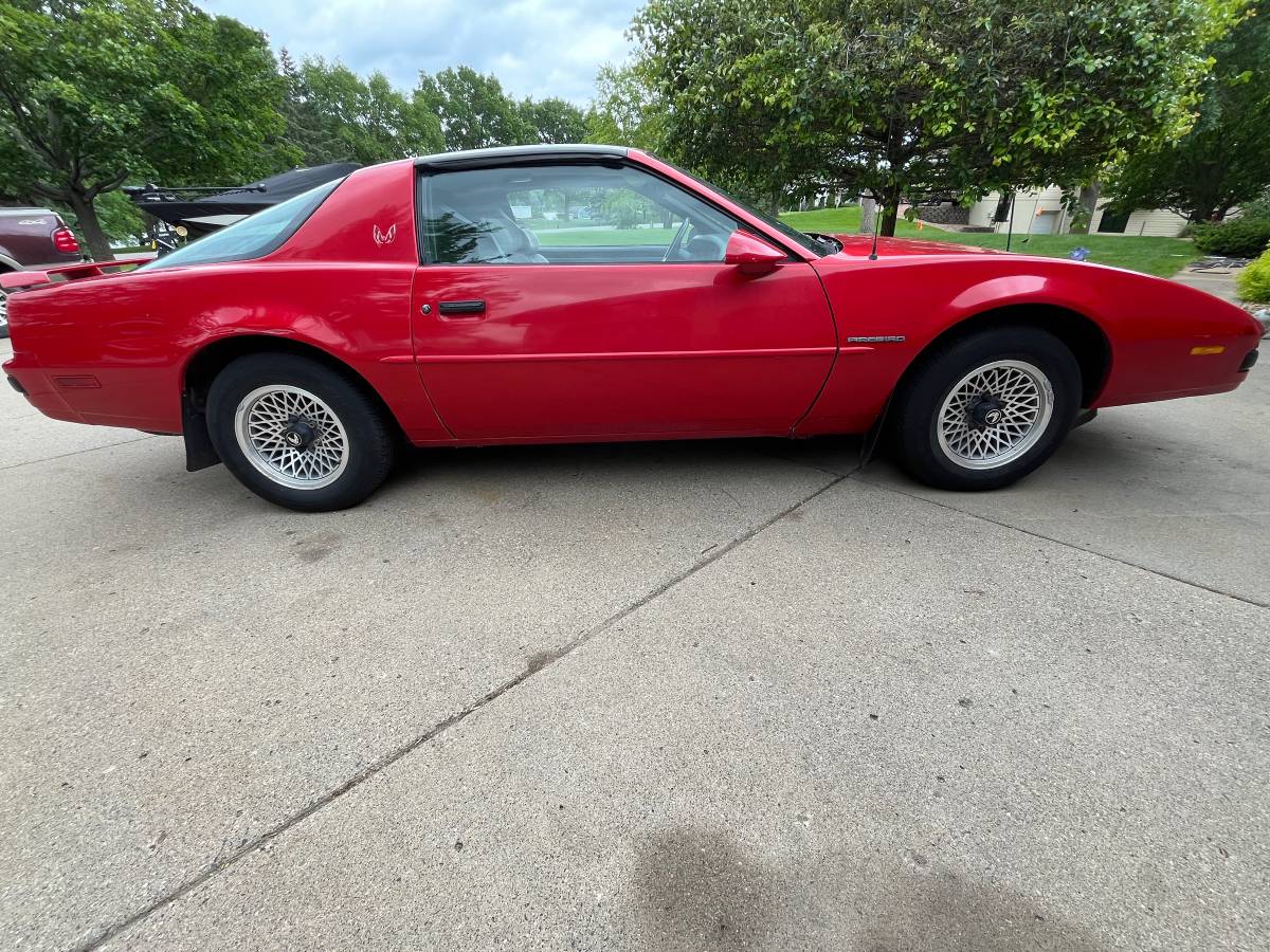 Pontiac-firebird-1987-red-3
