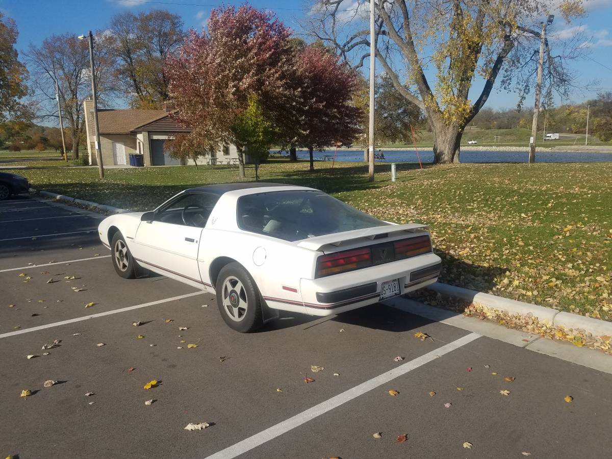 Pontiac-firebird-1989-white-1