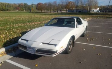 Pontiac-firebird-1989-white