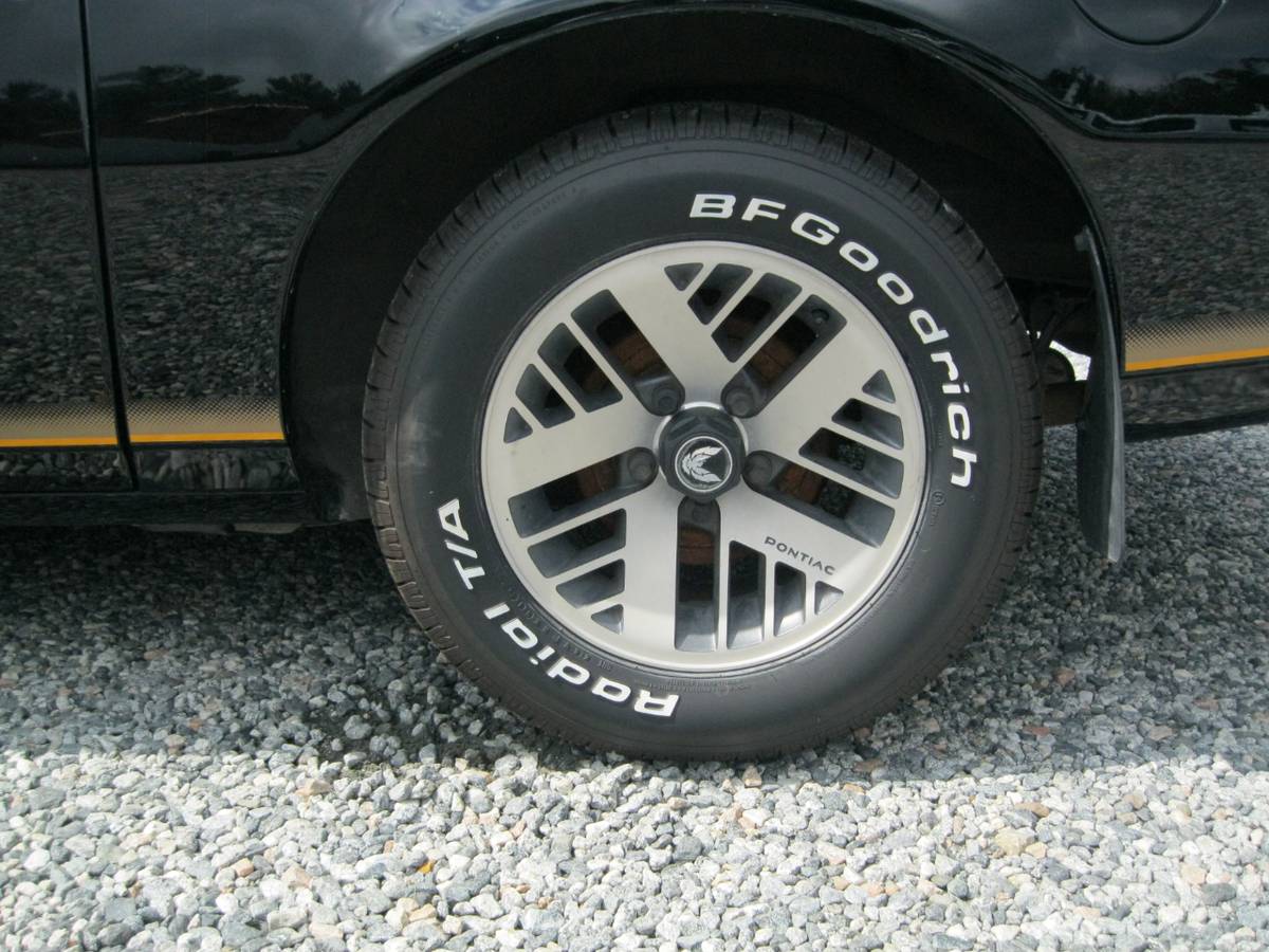 Pontiac-firebird-1991-black-16