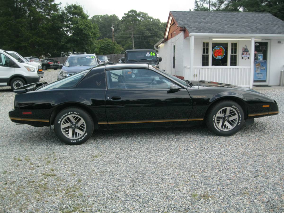 Pontiac-firebird-1991-black-4