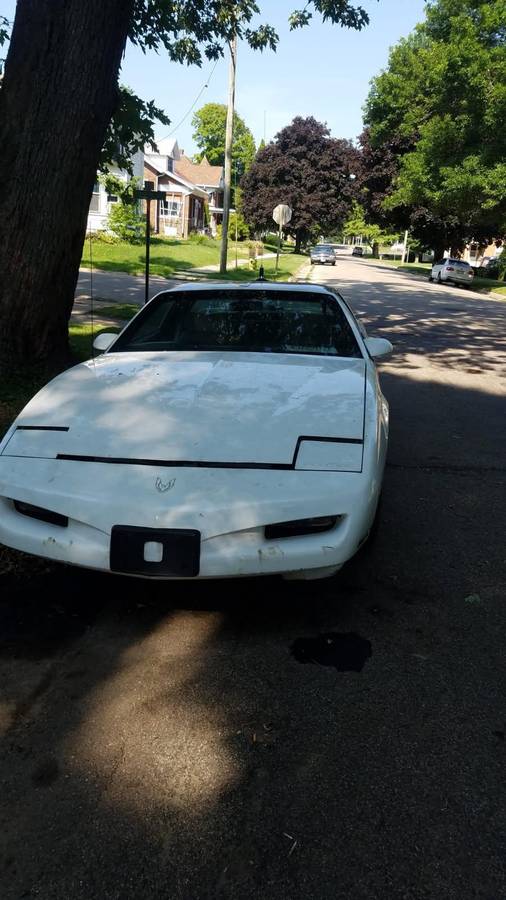 Pontiac-firebird-1991-white-1