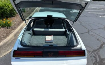 Pontiac-firebird-1991-white-10