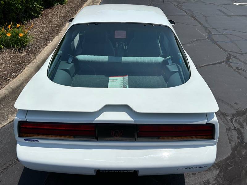 Pontiac-firebird-1991-white-15