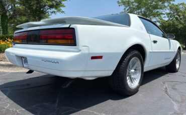 Pontiac-firebird-1991-white-16