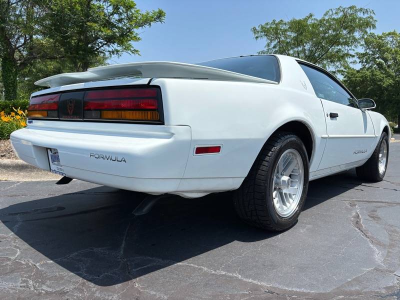 Pontiac-firebird-1991-white-16