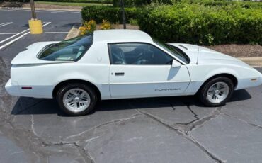Pontiac-firebird-1991-white-17