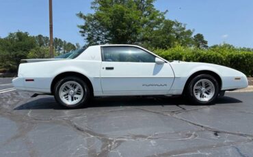 Pontiac-firebird-1991-white-18