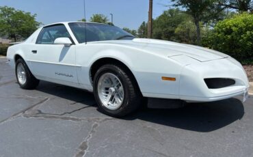 Pontiac-firebird-1991-white