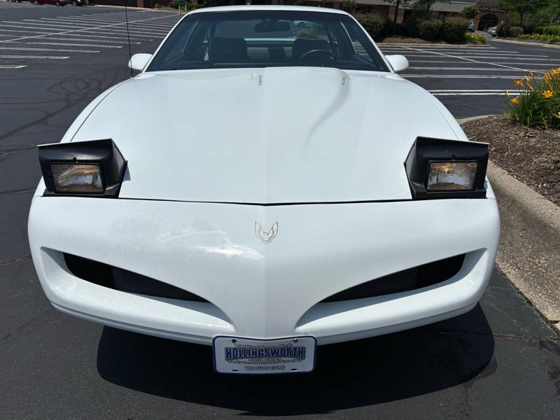 Pontiac-firebird-1991-white-8