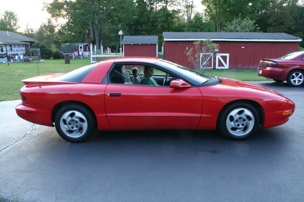 Pontiac-firebird-1994-red-1