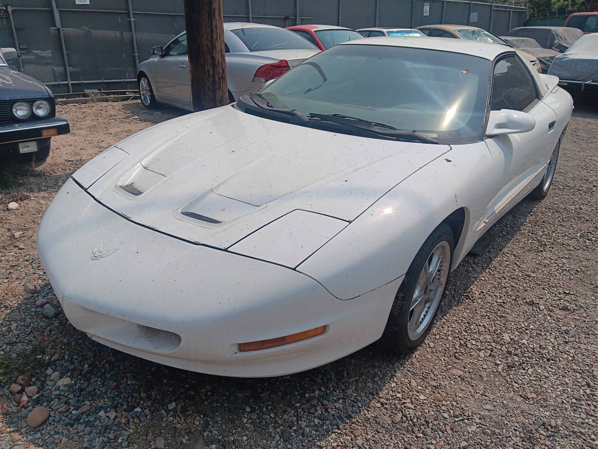 Pontiac-firebird-1995-white-5